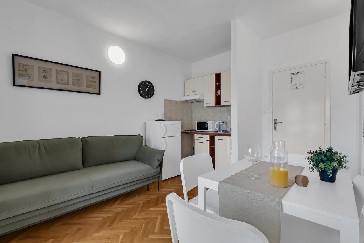 Apartments Barbaric ザオストログ エクステリア 写真